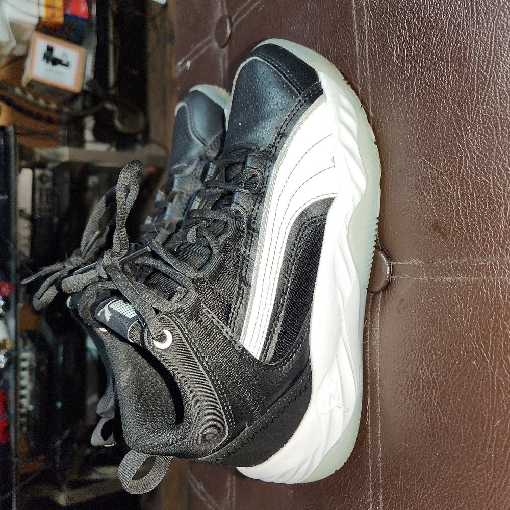 Boys puma sneakers size 5.5